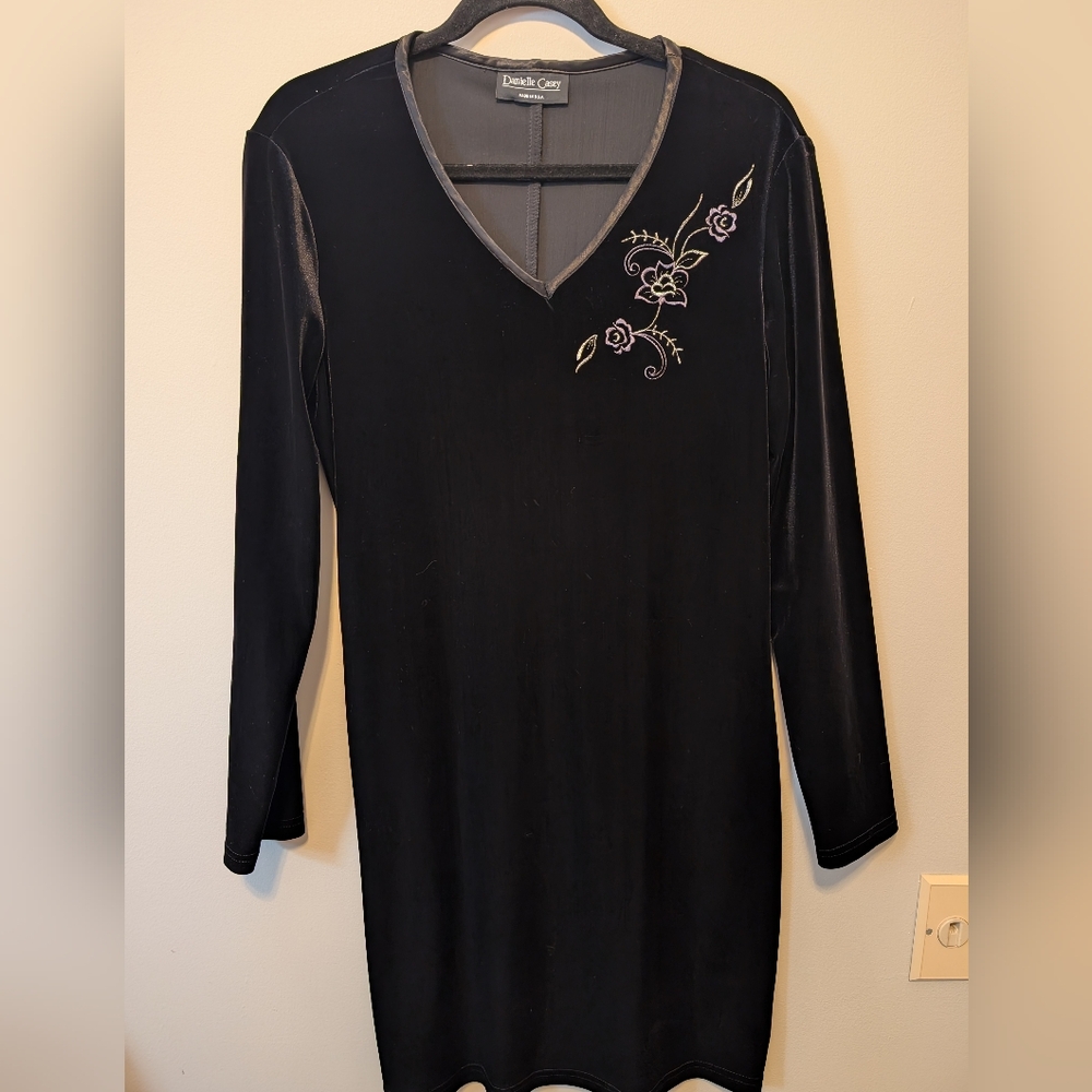 Elegant Black Velvet Dress with Floral Embroidery